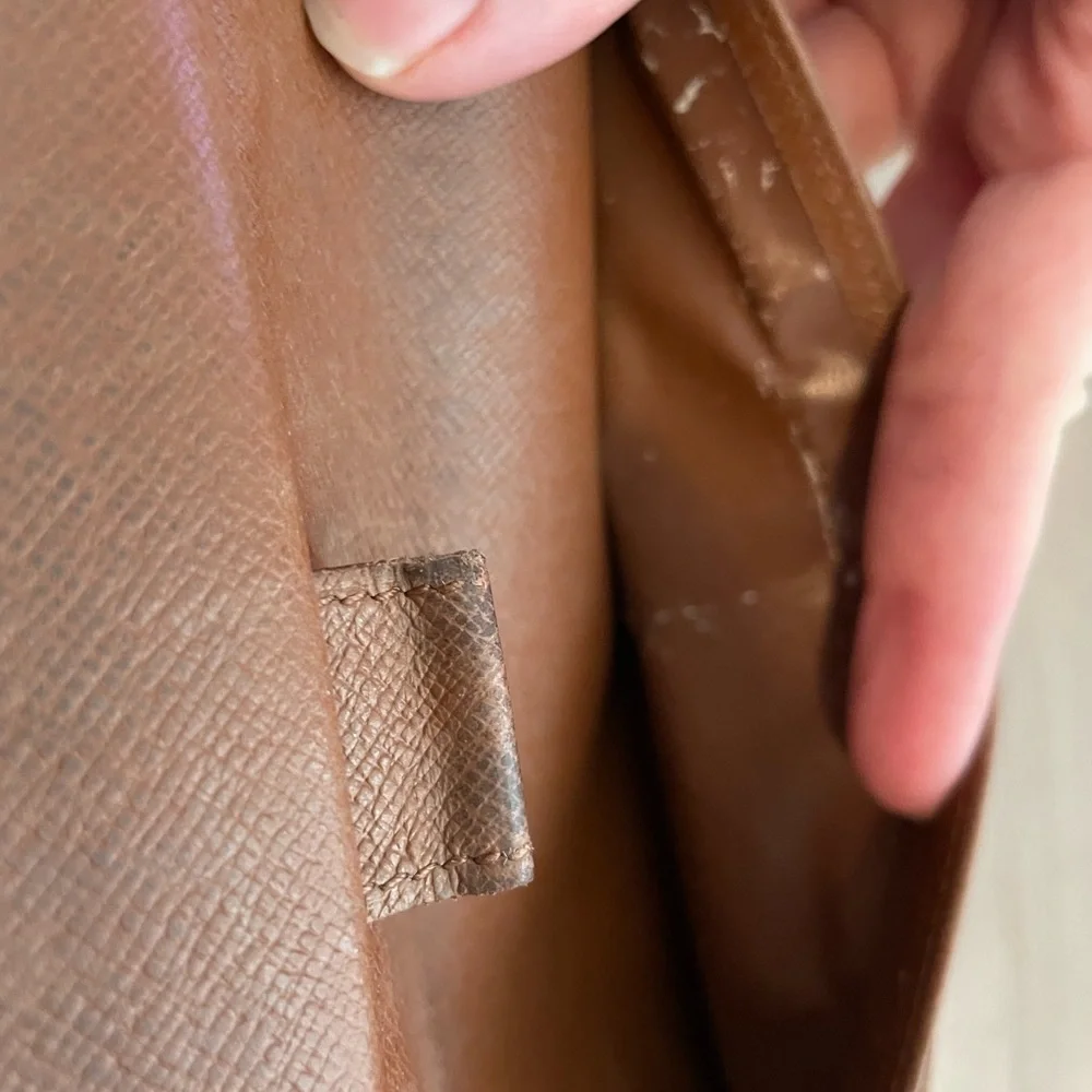 Authentic Louis Vuitton Vintage International Monogram Wallet - Picture 13 of 16